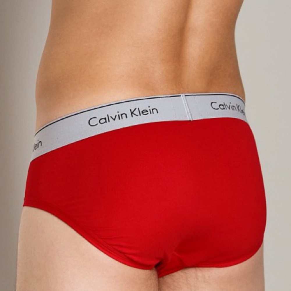 Calvin Klein - Picture 7 of 9